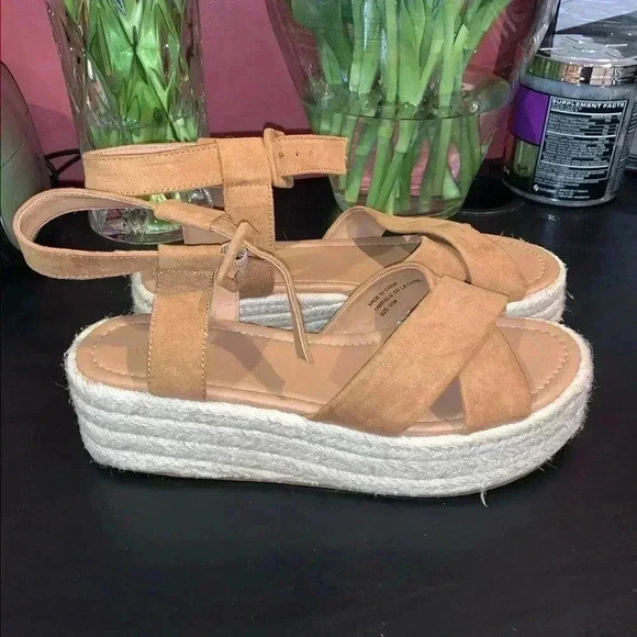 Urban Outfitters Brown Platform Sandals - Picture 1 of 7